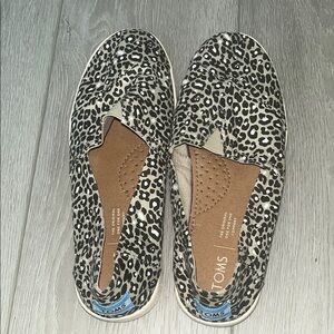TOMS Women's Leopard Print Slip-On Shoes